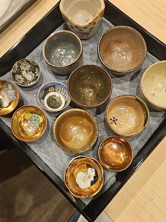 豆皿を並べた八寸の膳